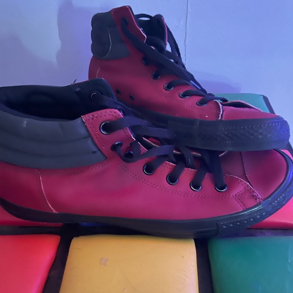 Converse Red High Top Pleather Men’s Size 9.5 - Picture 2 of 5
